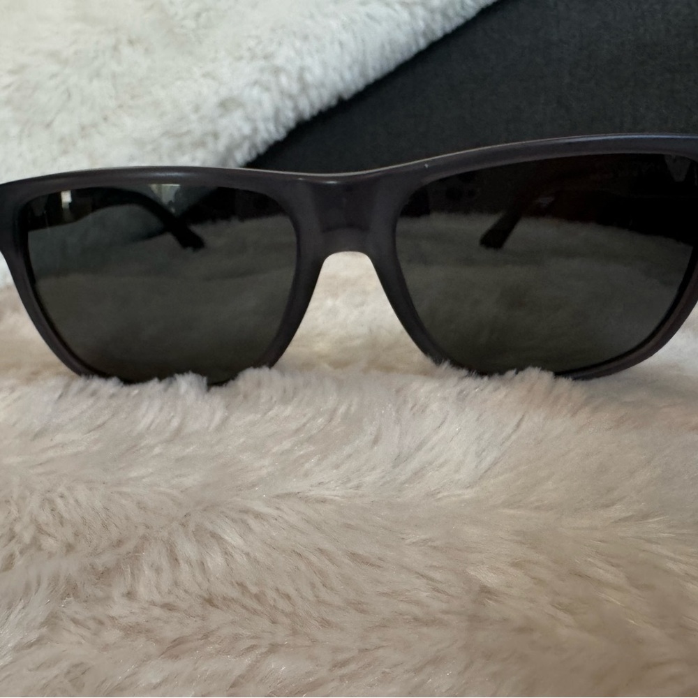 Stylish Black Sunglasses - Picture 2 of 4